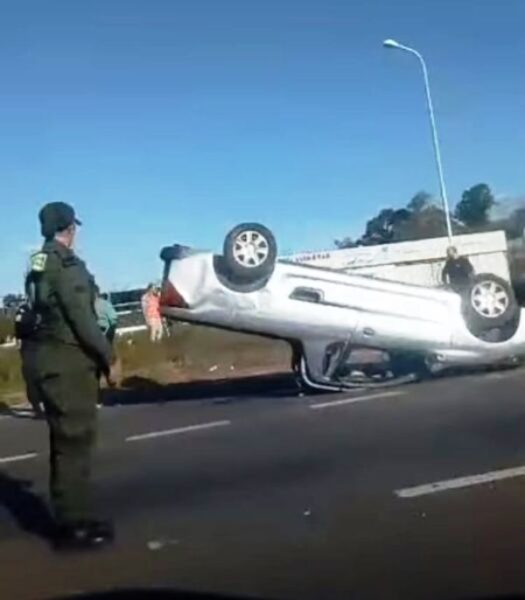 Un Herido Tras El Vuelco De Una Camioneta DIARIO LA CALLE