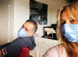 Apenada por el momento que le toca vivir a su esposo