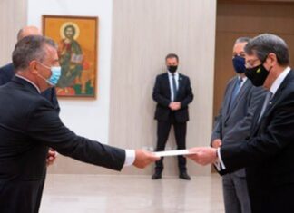 Urribarri presentó sus credenciales en Chipre