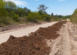 Llevan a cabo tareas de mantenimiento en la red caminera del departamento Uruguay