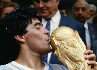 Nadie lo veía, pero él llevaba la bandera / Por Guillermo Bevaqua