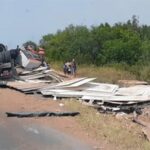 Pagina 6 25 de noviembre 2020 camión terminó sobre guardarrail