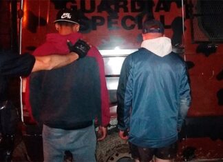 Fueron detenidos por amenazar a una familia