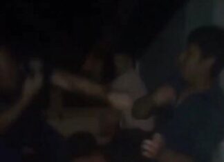 Absurdo enfrentamiento entre jóvenes y un policía