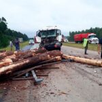 Pagina 7 26 de noviembre 2020 chocaron dos camiones por la ruta 14