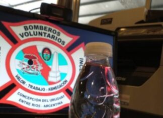 En bomberos. Reciben donaciones de botellas