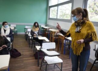 Trotta afirmó que las clases presenciales serán obligatorias