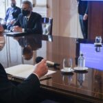 p9 – El gobierno prevé comenzar la vacunación en enero