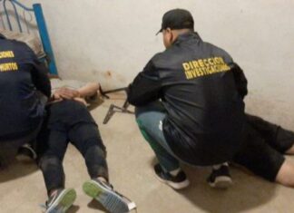La policía capturó al primer condenado y tres cómplices