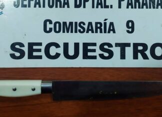 Amenazó con un cuchillo a su novia