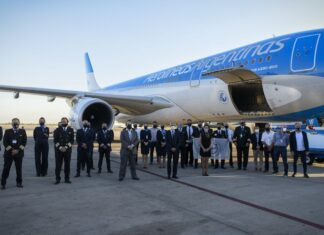 Partió a Moscú el avión que traerá las vacunas