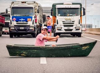 Pescadores cortaron el puente Rosario-Victoria