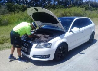 Padre e hijo en Audi con documentos falsos