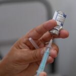 p8 – Se vacunó a casi el 60% del personal de salud