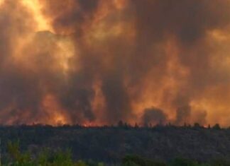 Refuerzan apoyo contra el incendio