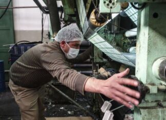 Aseguran que el salario real cayó 3% en 2020