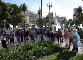 Movilizaciones en repudio al «Vacunatorio VIP»