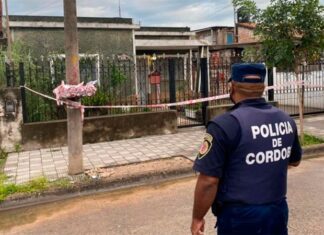 Asesinaron a puñaladas a una pareja en su casa