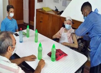 Continúa la vacunación a los adultos mayores