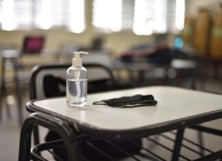 Alumnos de grupos de riesgo deberán presentar declaración jurada y aval médico para asistir al aula