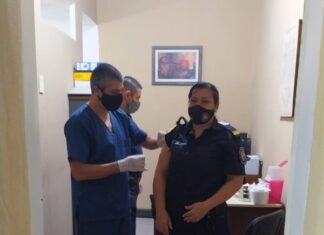 Comenzaron a vacunar a los agentes del departamento