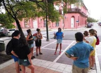 Entregaron aportes a guías de turismo locales