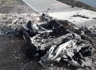 Quemaron un baño químico en una plazoleta
