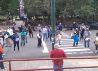 Los jubilados marcharon en la plaza