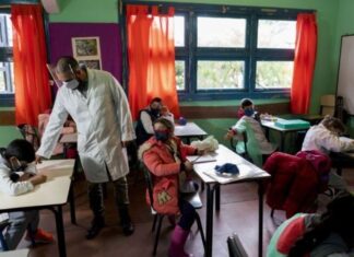 Este sábado comenzarían a vacunar docentes