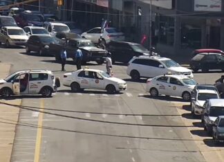 Taxistas cortaron calles por un aumento de tarifas y contra UBER