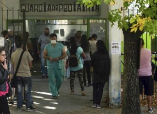 Limitan reuniones sociales y fijan veda nocturna