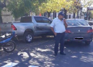 Peculiar accidente en el centro local