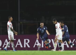 Racing clasificó a octavos de final