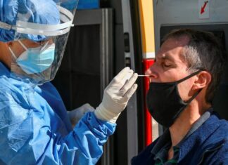 696 nuevos casos y 6 muertes en la provincia