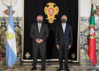 Fernández fue recibido por el presidente de Portugal