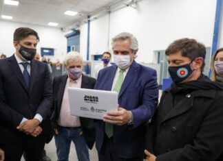 Entrega de netbooks a estudiantes