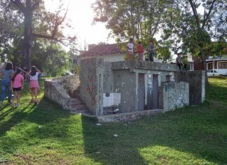 Un baño público que genera riesgo