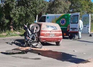 Un motociclista murió tras ser embestido