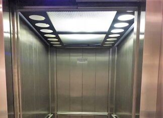 Seis jóvenes se quedaron encerrados en un ascensor y fueron rescatados