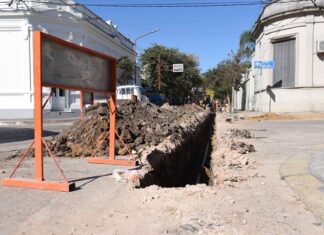 Sobre el casco histórico avanza el reemplazo de la cañería de agua