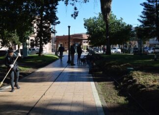 Se realizan tareas de mantenimiento en la Plaza