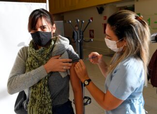 Comenzó el operativo de vacunación a docentes