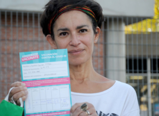 La mitad de mayores de 20 años recibió una dosis