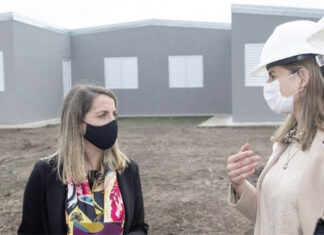 Incorporan a mujeres en el ámbito de la construcción