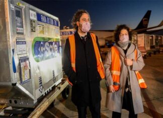 Cafiero destacó la producción de dosis