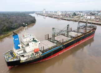 Ingresaron dos buques al puerto de Concepción del Uruguay