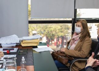 Se entregaron 40 camas de internación a hospitales
