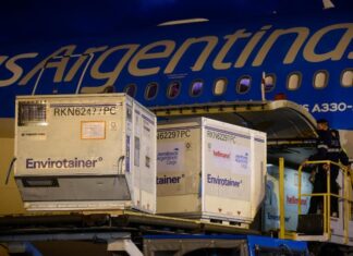 Preparan 10 vuelos de a China por vacunas