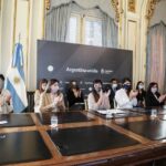 PÁGINA 9 BECAS TICS MUJERES