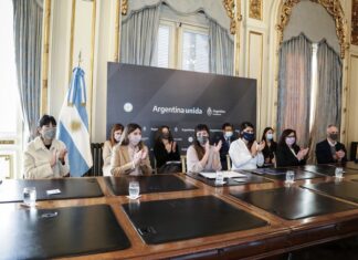 Becas de capacitación en tecnología para mujeres